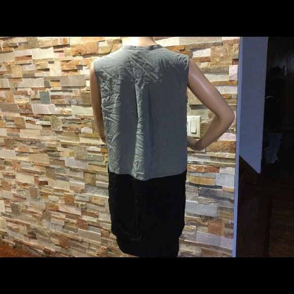 VINCE Silk Sleeveless Blouse   - Picture 3 of 9